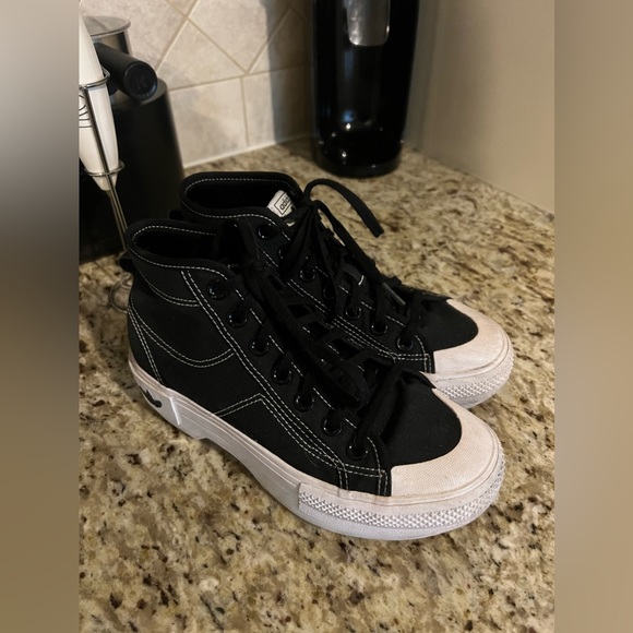 Adidas // Sz 6 - Picture 3 of 4